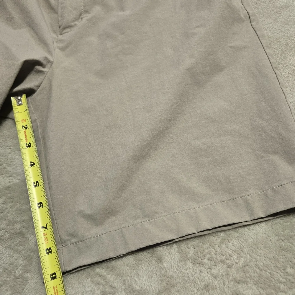 Vineyard Vines Men's On The Go Performance Khaki Shorts Size 40 9